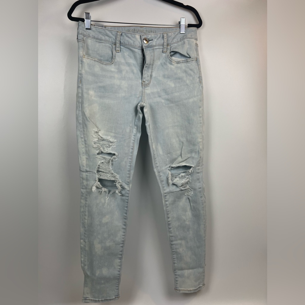American Eagle Size 12 Super Stretch Destroyed Jeans. 28 Inseam.